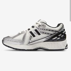 New Balance Black and White Athletic Shoes